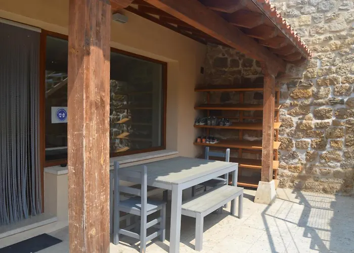 Ostello Santa Brigida - Real 1 *